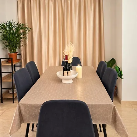 Sea View 2br Townhouse With Large Terrace Hébergement de vacances *