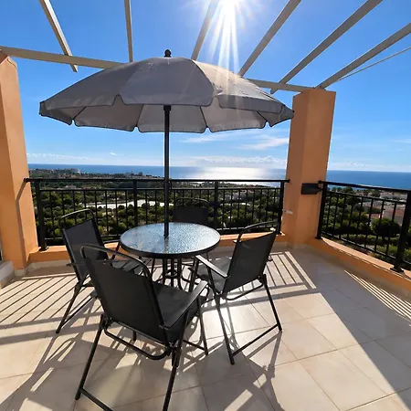Hébergement de vacances Sea View 2br Townhouse With Large Terrace