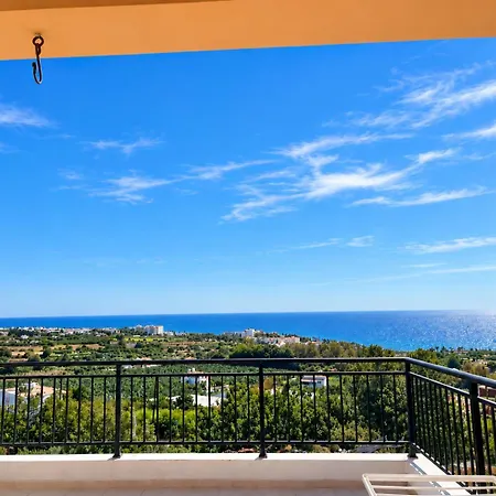 Hébergement de vacances Sea View 2br Townhouse With Large Terrace *